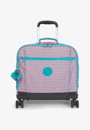 Maleta rodante con un colorido patrón rosa y azul, que cuenta con un asa turquesa, bolsillos con cremallera y un charm de gorila esponjoso.