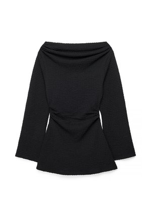 Juodas tekstūruotas ilgomis rankovėmis viršus su nuo pečių nukritusia iškirpte ir aptempta liemeniu, šiek tiek platėjantis ties klubais.