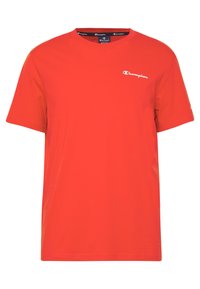 Rotes Baumwoll-T-Shirt mit kurzen Ärmeln und rundem Ausschnitt. Champion-Logo in Weiß auf der linken Brust. Glatte Textur ohne Muster.