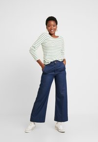 Marc O'Polo LONG SLEEVE BOAT NECK STRIPED - Camisola de manga comprida - off-white