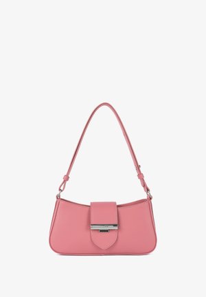 Borsa in pelle rosa con forma strutturata, base piatta, tracolla regolabile e chiusura a incastro con un accentuazione in metallo.