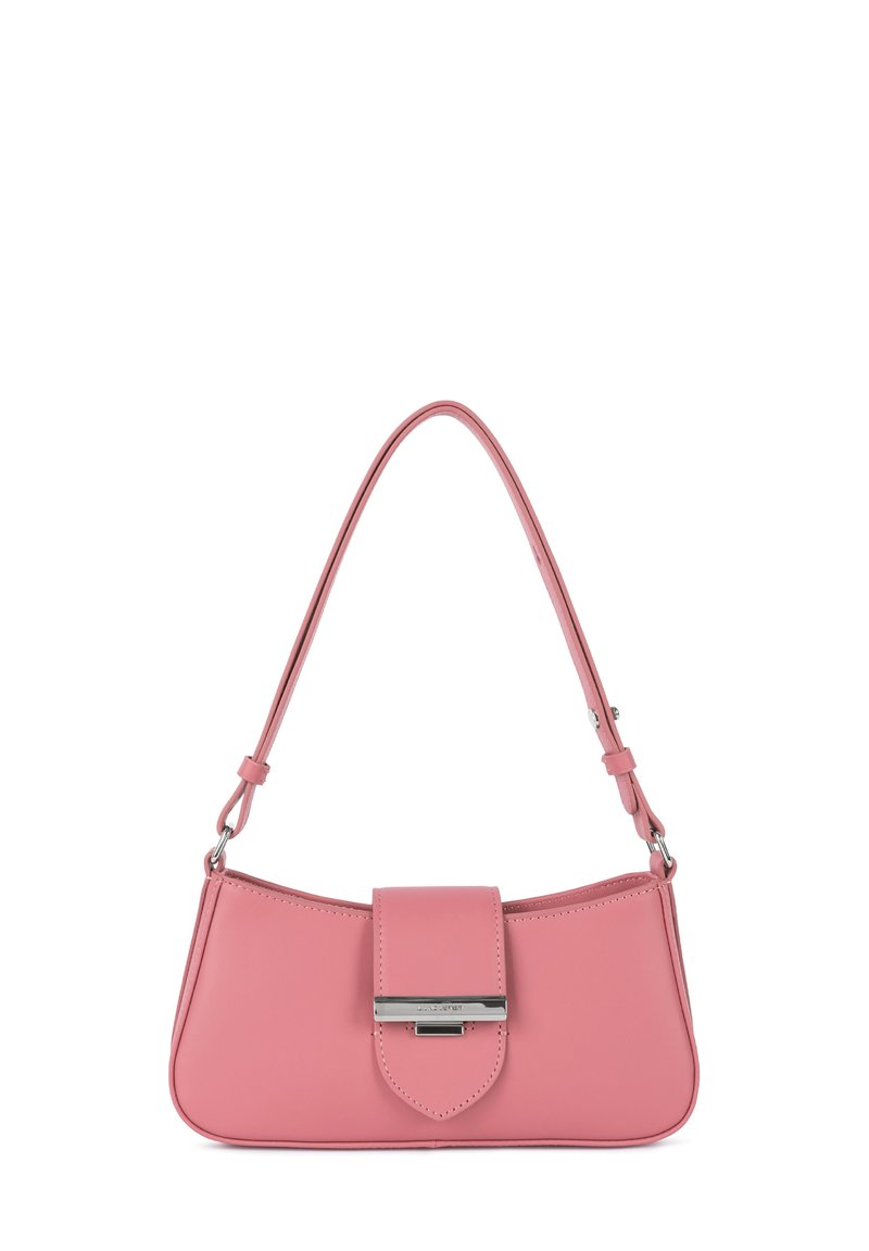 Roze leren handtas met een gestructureerde vorm, vlakke basis, verstelbare schouderband en een sluiting met een metalen accent.