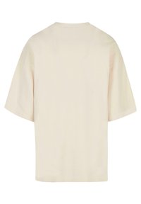 Crewneck t-skjorte i lysebeige bomull. Korte, vide ermer med ledig passform. Jevn tekstur, ingen synlige mønstre eller detaljer.