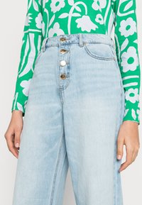 ONLY ONLMOLLYHW WIDE  - Calças de ganga de corte relaxado - light blue denim