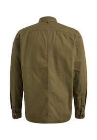 Camicia verde oliva, maniche lunghe, con polsini abbottonati, dettaglio in yoke sul retro, tessuto texturizzato, taglio dritto con colletto semplice e cucitura posteriore.
