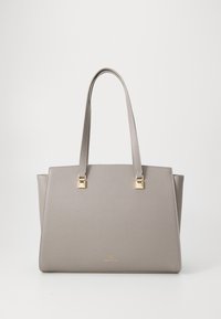 Graue synthetische Handtasche mit zwei langen Tragegriffen, goldenen quadratischen Hardware-Akzenten und einer strukturierten Oberfläche. Unten befindet sich ein goldenes Markenlogo.