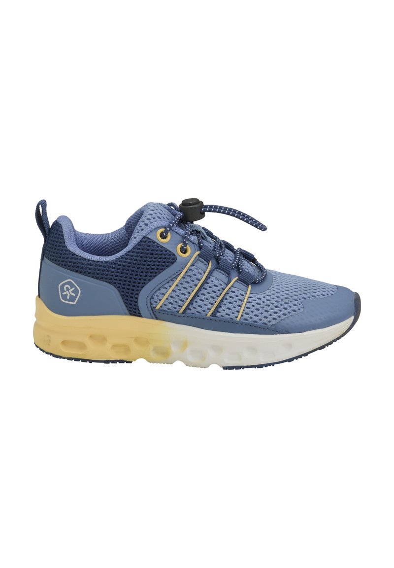 Blauer Sportschuh mit Netzobermaterial, strukturierten Überzügen, gelben Akzenten, elastischen Schnürsenkeln und gepolsterter Sohle für Unterstützung und Flexibilität.