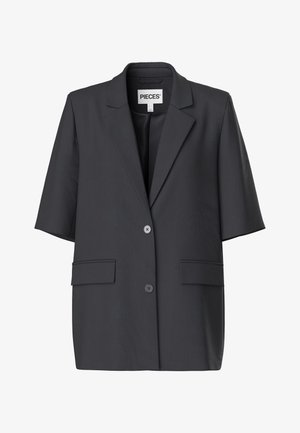 Blazer noir à manches courtes avec revers à crans, deux boutons devant et poches à rabat, étiqueté « PIECES » à l'intérieur du col.