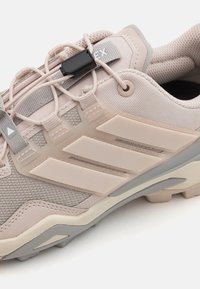 Adidas Terrex TERREX SKYCHASER - Obuća za pješačenje - putty mauve/grey two