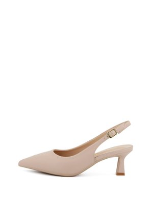 Décolleté slingback beige con punta appuntita, tacco basso a campana e cinturino con fibbia dorata regolabile su sfondo bianco.