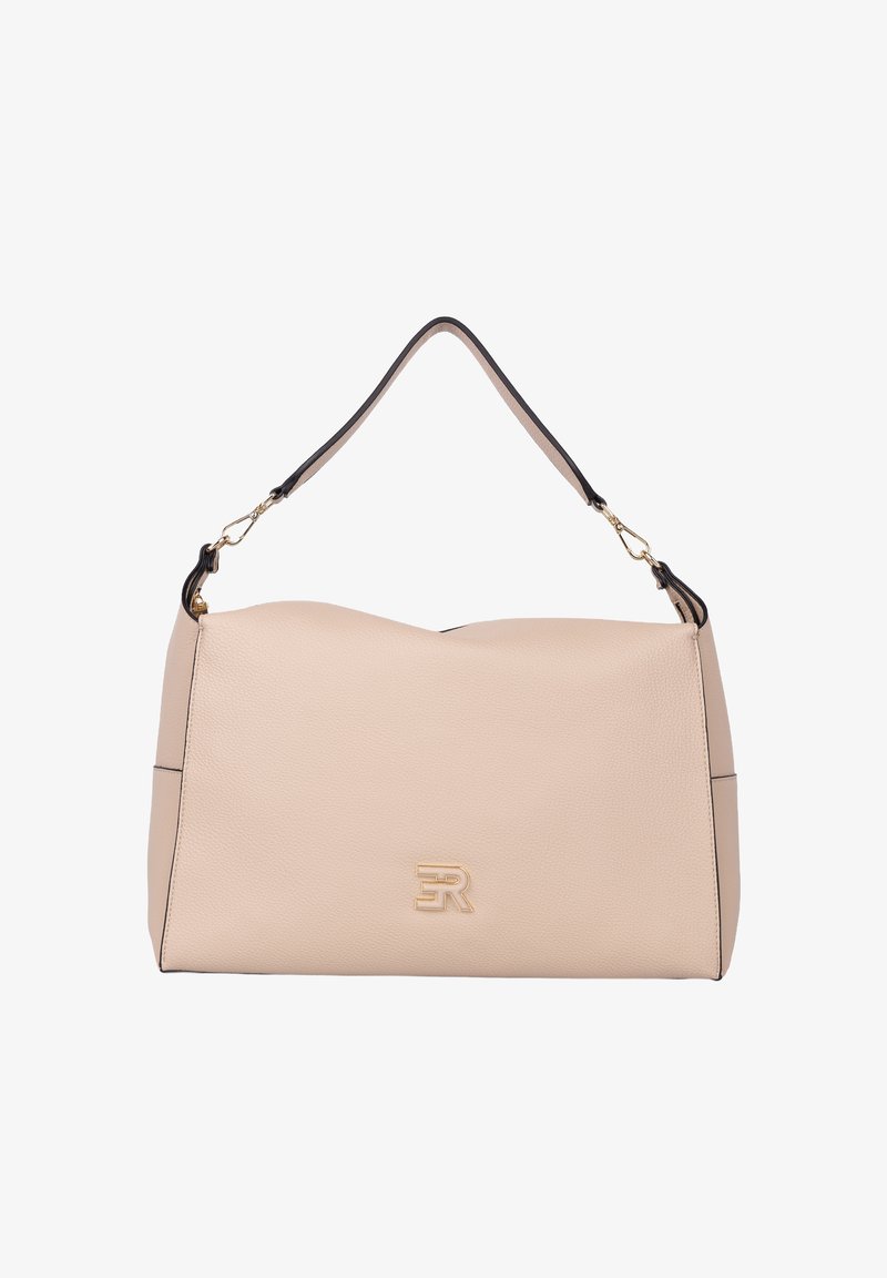 Borsa in pelle beige con texture liscia, forma strutturata, dettagli neri a contrasto e logo dorato sul davanti.