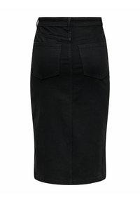 Falda lápiz de mezclilla negra con bolsillos traseros, presillas para cinturón y costuras visibles, mostrada desde la parte trasera sobre un fondo blanco.