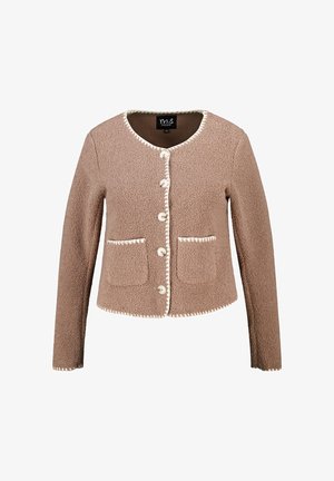 Bruine fleecejack met textuur, ronde halslijn, witte gestikte bies, vijf knopen aan de voorkant en twee voorste opgestikte zakken.