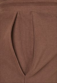 Urban Classics FITTED  - Tréningruha alsók - bark