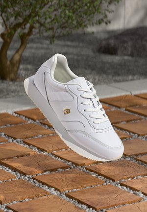 RUNNER - Baskets basses - white