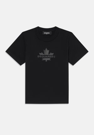 Čierne krátke rukávy tričko vyrobené z bavlny. Má matne čierny javorový list a vytlačené logo "DSQUARED2" na hrudi. Okrúhly výstrih.