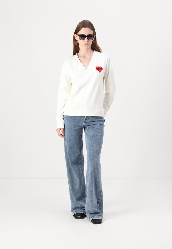 HEARTS V NECK - Sweatshirt - cannoli cream3