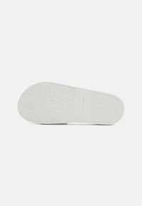 Calvin Klein SLIDE SAFF MONO - Pantolette flach - bright white