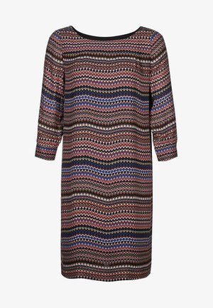 Wielokolorowa sukienka w kształcie litery A z rękawami do łokcia, z falistym wzorem w odcieniach czerwieni, niebieskiego i kremowego na czarnym tle.