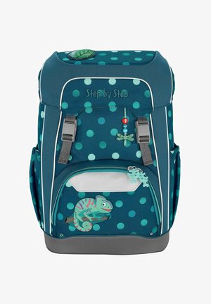 Sac à dos teal avec de grands pois verts et bleus, présentant une illustration de caméléon, un patch feuille et des accents gris. Deux poches latérales.