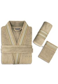 Beige Badeb773ch mit gestreiften Akzenten, begleitet von einem passenden Handtuch und Waschlappen, die alle eine große Weichheit aufweisen.