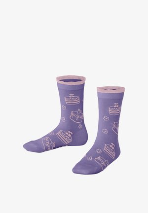 Fioletowe skarpetki z jasnoróżowymi wzorami ciasta i kwiatów, z podwiniętym mankietem u góry.