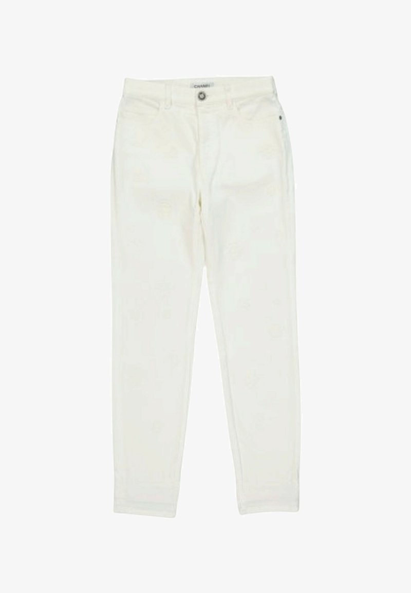 Jean blanc taille haute, coupe droite, avec poches avant, passants de ceinture et fermeture par bouton.