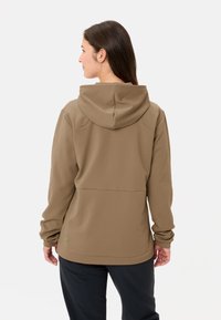 Braune Kapuzenjacke aus strukturierter Stoff, mit langen Ärmeln und abgerundetem Saum. Sie verfügt über ein sichtbares Nahtdesign auf den Schultern.