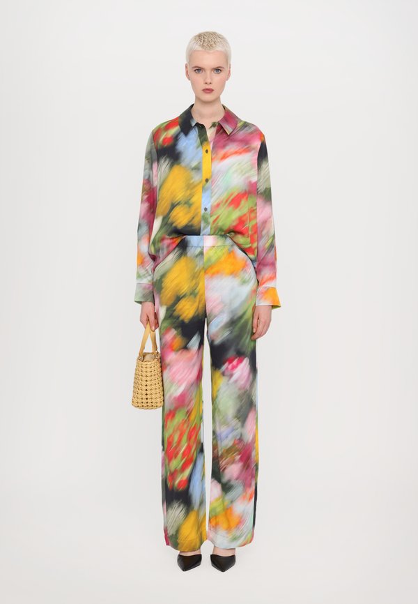 LONG PANTS - Trousers2