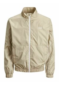 Beige lättviktsjacka med ståkrage, framdragkedja, elastiska ärmslut och fåll, sidofickor och vit "Jack & Jones"-logotyp på bröstet.