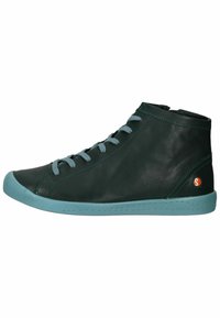 Sneakers alte in pelle verde scuro con lacci e suola azzurri. Presentano dettagli di cucitura e un piccolo logo laterale.