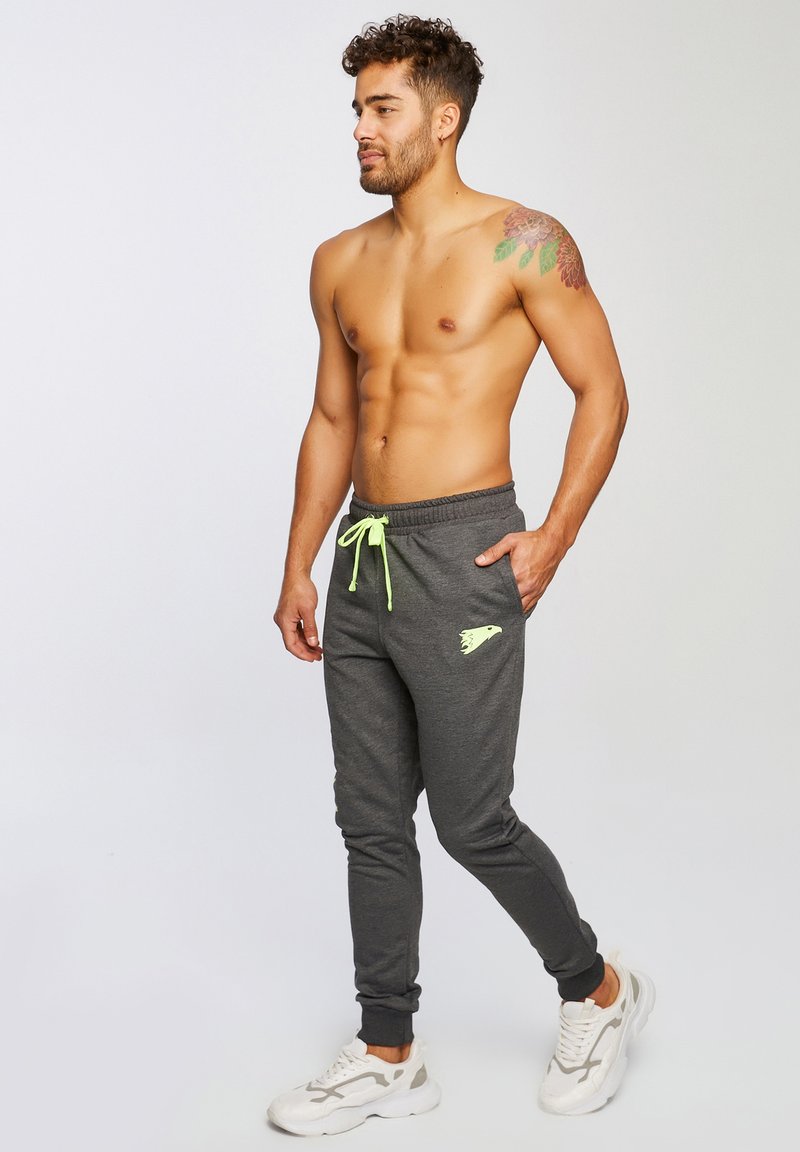 Herren Chinos | Leif Nelson GYM Jogginghose anthrazit gelb/anthrazit - OQ71737 Herren Chinos | Leif Nelson GYM Jogginghose anthrazit gelb/anthrazit - OQ71737