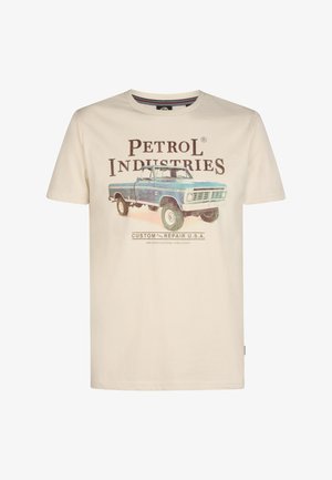 Beżowa bawełniana koszulka z nadrukiem niebieskiego, vintage’owego samochodu ciężarowego oraz napisem "PETROL INDUSTRIES". Okrągły dekolt i krótkie rękawy.