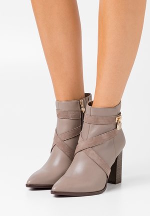 Tamaris Heart & Sole, Bottines à talons hauts - taupe