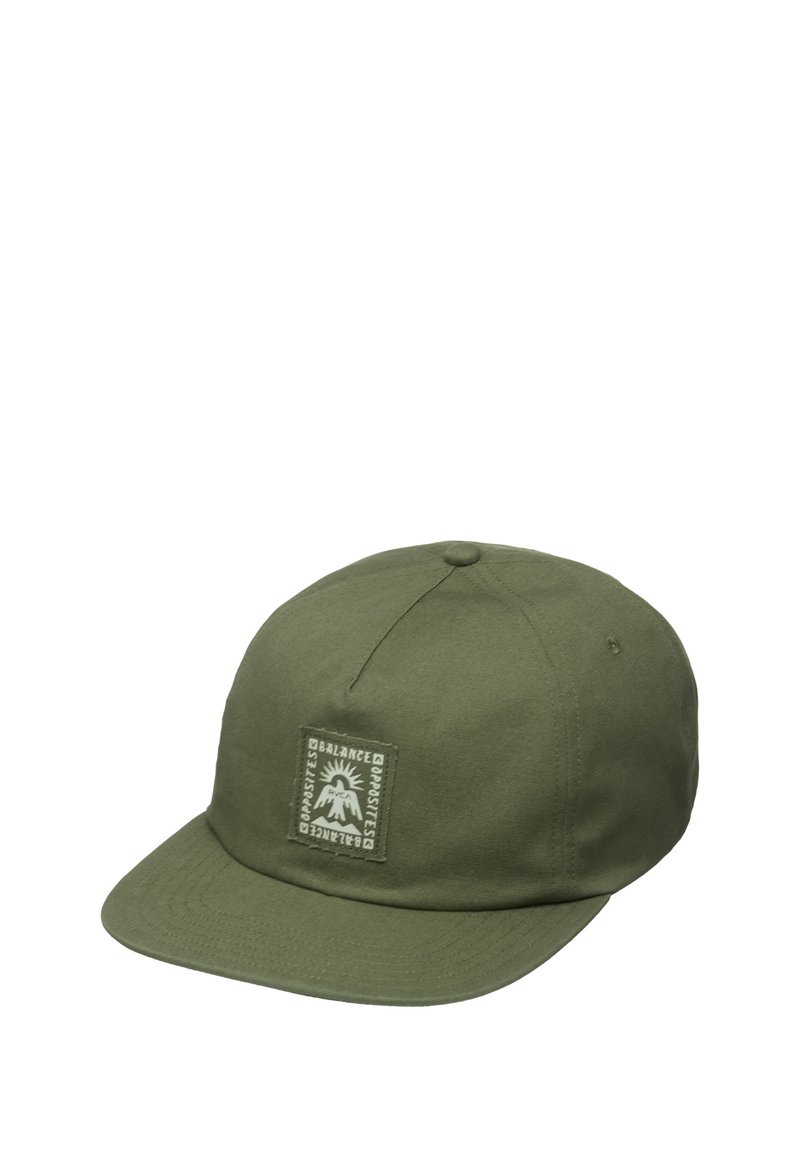 Olijfgroen zes-paneel baseballpet met gebogen rand en een vierkant patch met een zon- en bergontwerp met tekst.