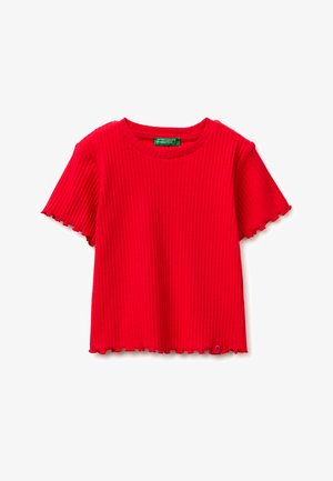 Top rojo de manga corta con ribetes acanalados y bordes ondulados, cuello redondo, con etiqueta de United Colors of Benetton.