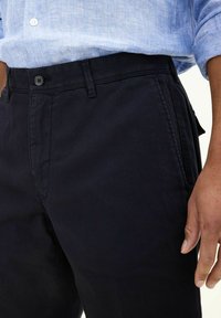 Oscar Jacobson Shorts - navy