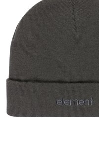 Béret en tricot gris foncé avec un revers, arborant un logo "element" brodé en marine. Texture douce avec un design ajusté.