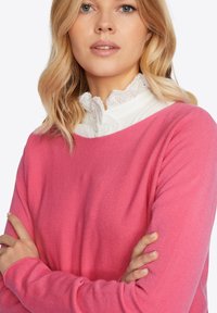 Rich & Royal Strickpullover - pink power