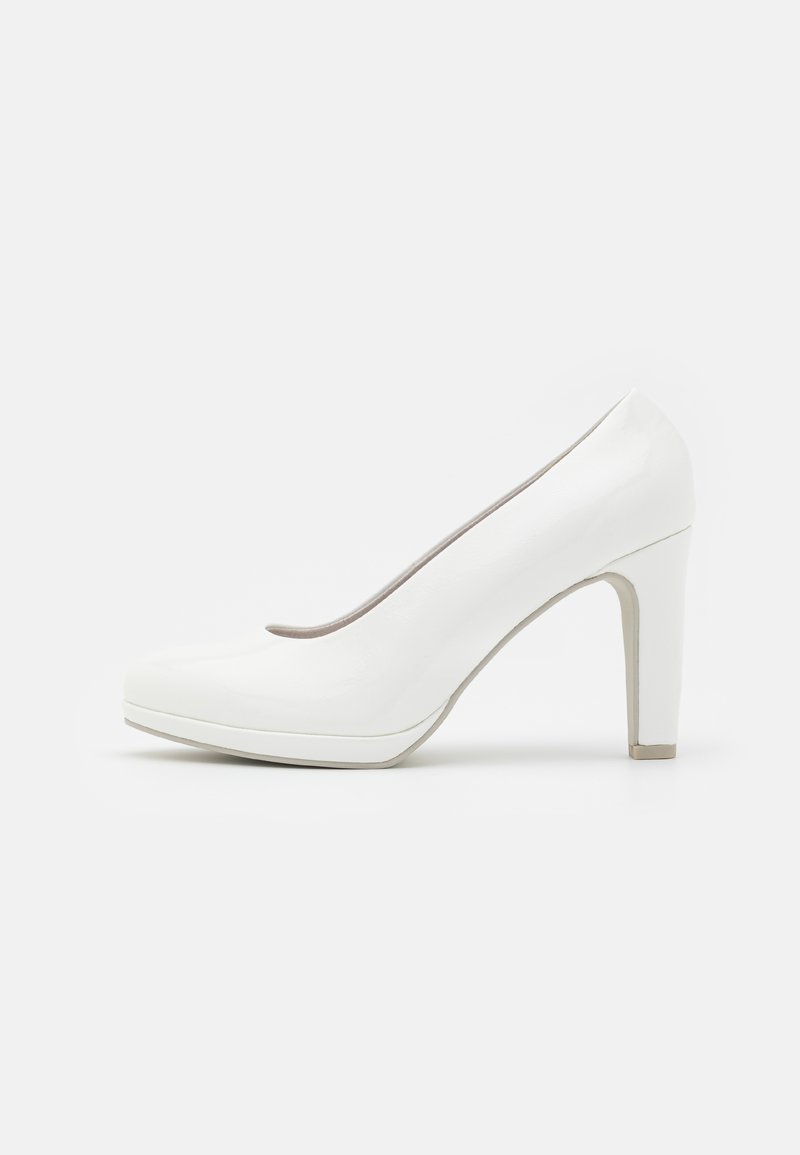 Zapatos altos