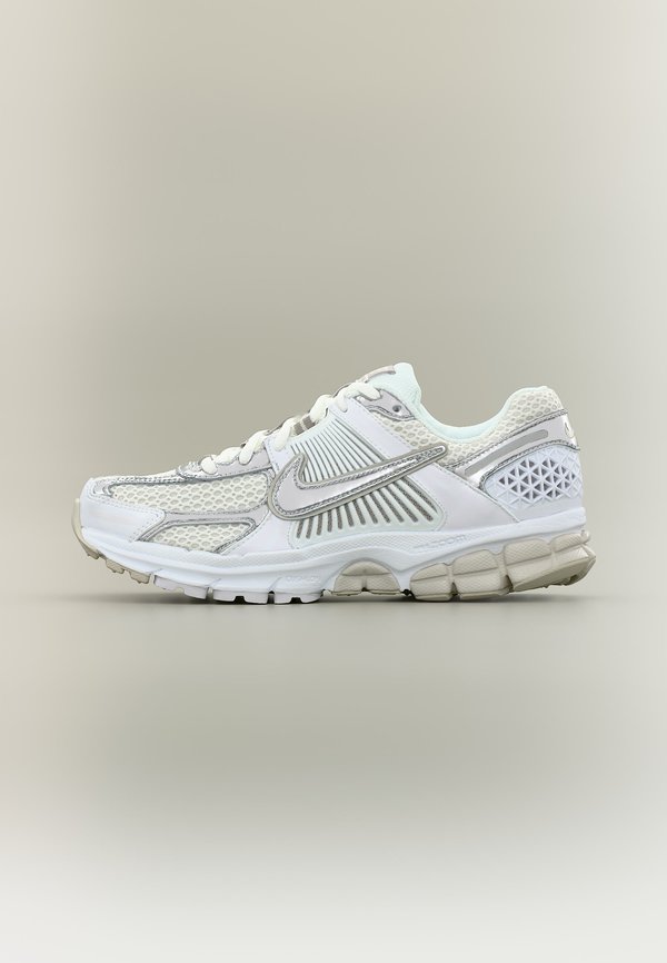 NIKE ZOOM VOMERO 5 - Pantofi sport - white/metallic silver-coloured/light bone