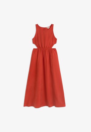 Robe midi rouge sans manches avec encolure ronde, taille élastique et côtés découpés, étalée à plat sur un fond blanc.