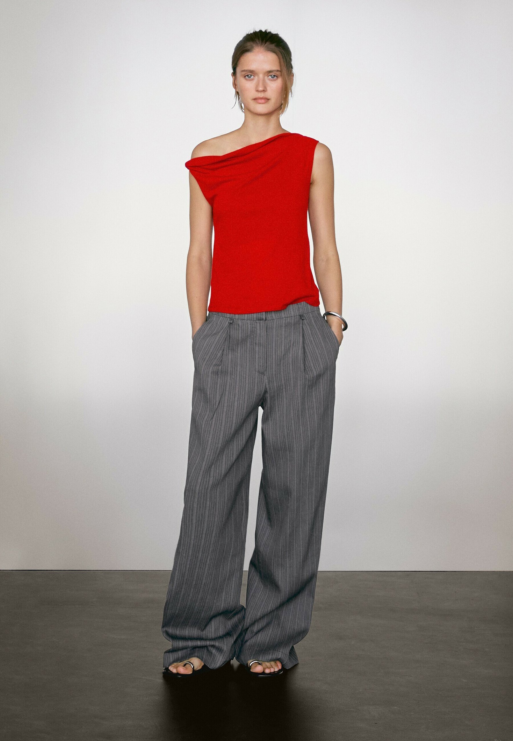 ★ Massimo Dutti★ Drape Detail Cotton Top Knot 06891109600 Draped cotton top with knot detail · Cream, Red, Brown · T