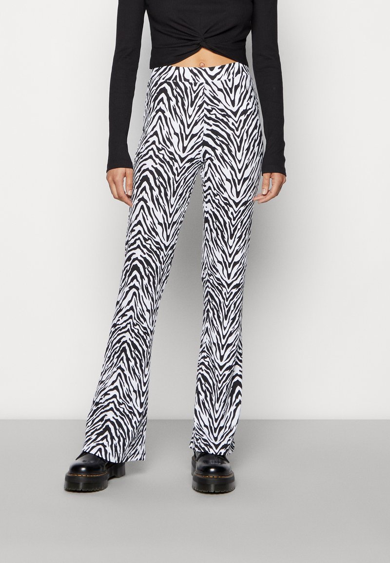 Noisy May NMPASA FLARED PANTS - Leggings - Calças - white