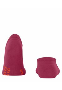 Rosa Knöchelsocken aus weichem Stoff, mit einem gerippten Oberteil und orangenem Branding an den Seiten.