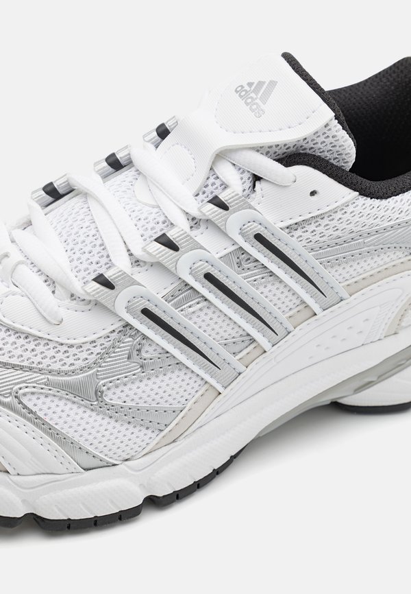 TEMPER RUN 2 UNISEX - Trainers2