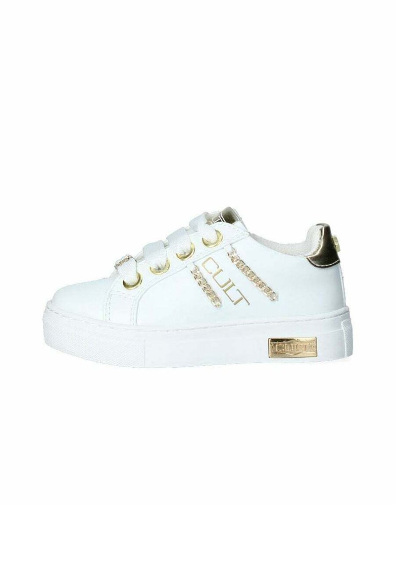 Sneaker bianco con accenti metallici dorati e dettagli testurizzati. Presenta sei fori per i lacci e un marchio sul lato. Suola in gomma spessa con battistrada a motivo.