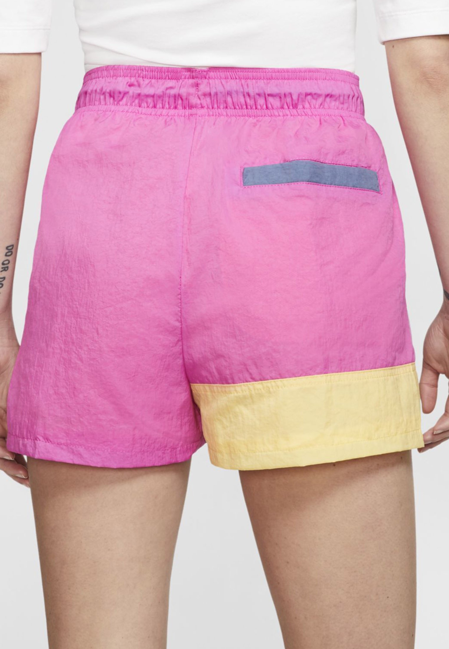 nike icon clash shorts fire pink