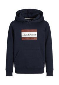 Sudadera con capucha de color azul marino, hecha de algodón, que presenta un bolsillo frontal tipo canguro y un diseño de logo en blanco y rojo. Incluye una capucha con cordón.