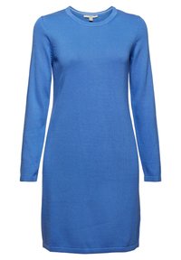 Robe en maille bleue à manches longues, col rond et texture côtelée. Design simple, longueur au genou et silhouette ajustée.